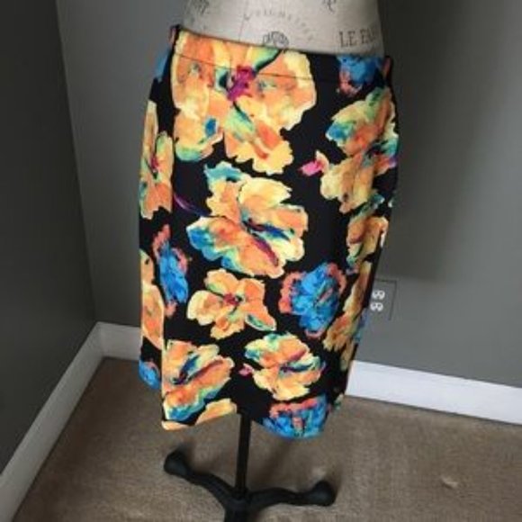 RAFAELLA Multicolored Floral Print Stretch Skirt Medium - Picture 2 of 3
